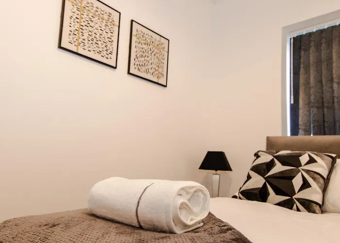 City Centre - Free Parking, Business Stays, Families, Relocators