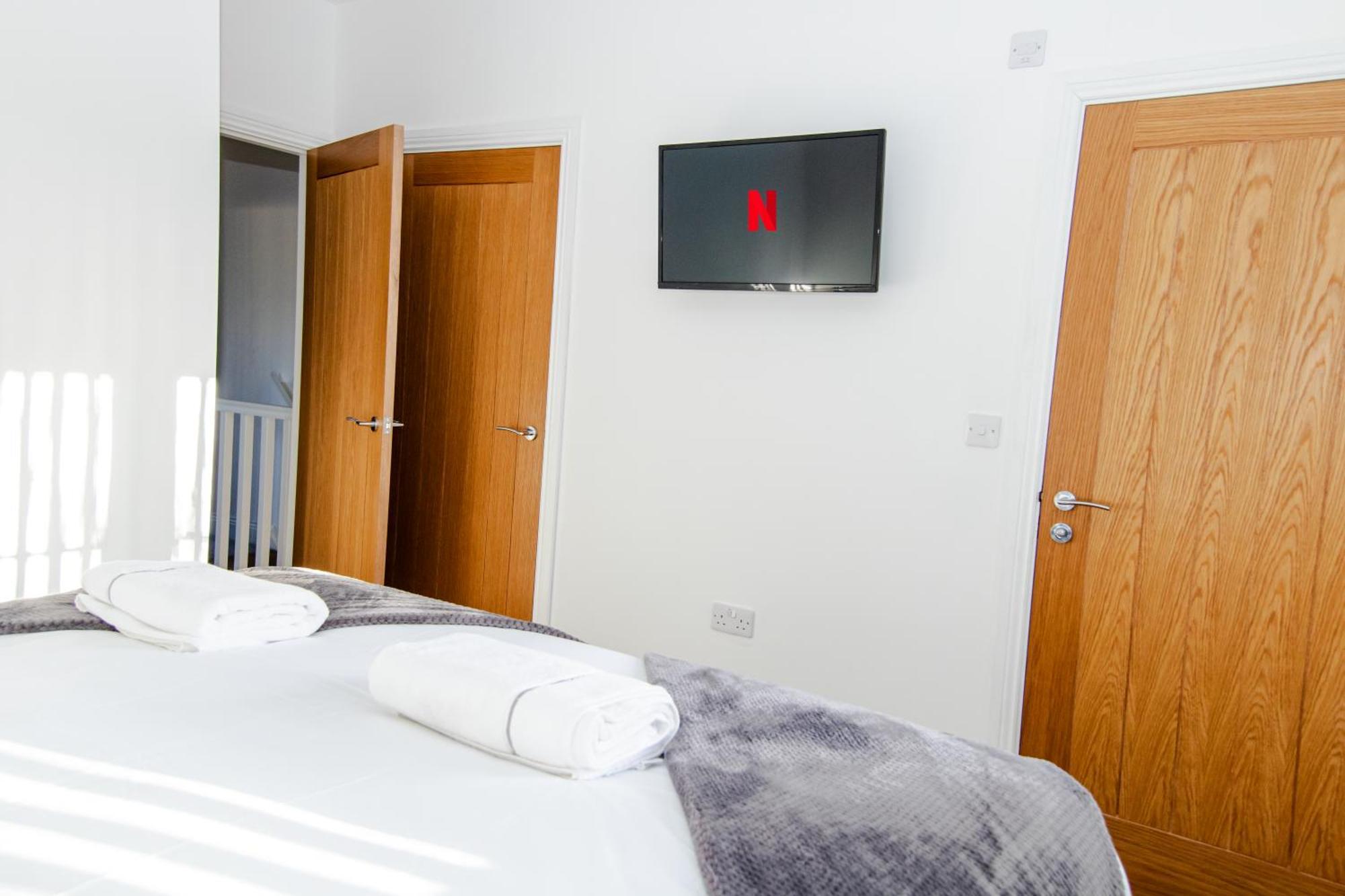 Apartment Centre - Free Parking, Business Stays, Families, Relocators *