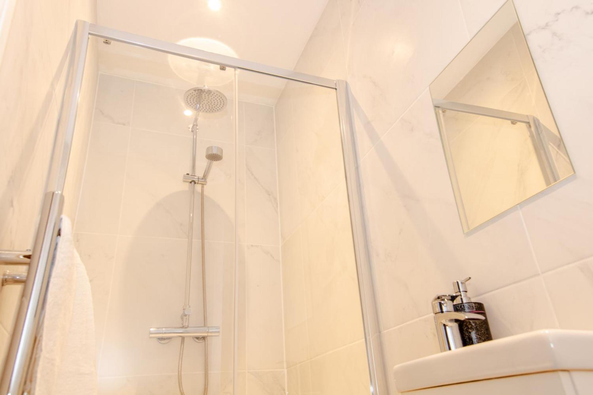 Centre - Free Parking, Business Stays, Families, Relocators * Durham