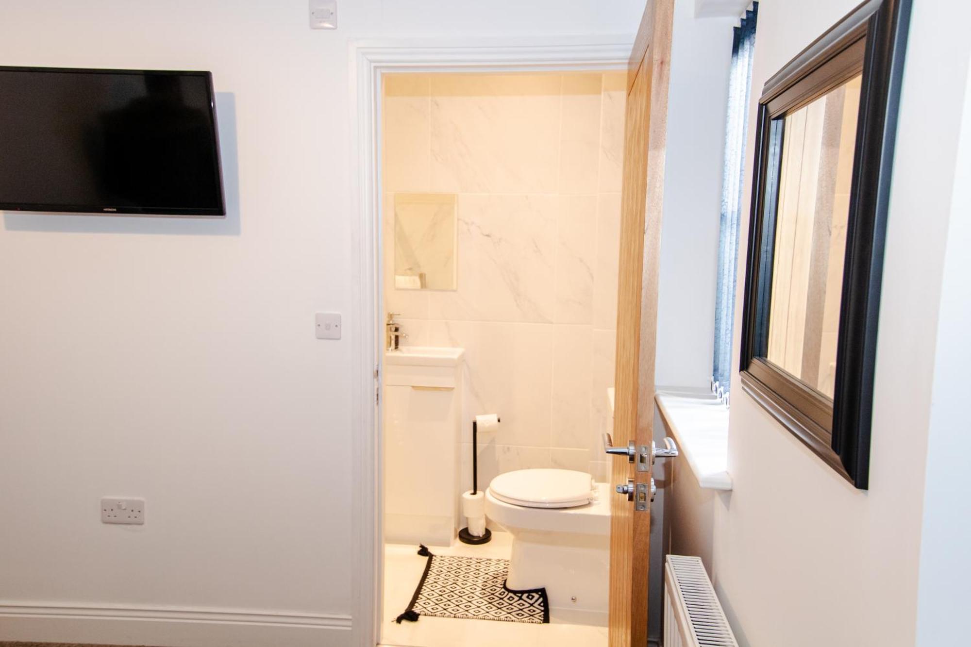 Apartment Centre - Free Parking, Business Stays, Families, Relocators
