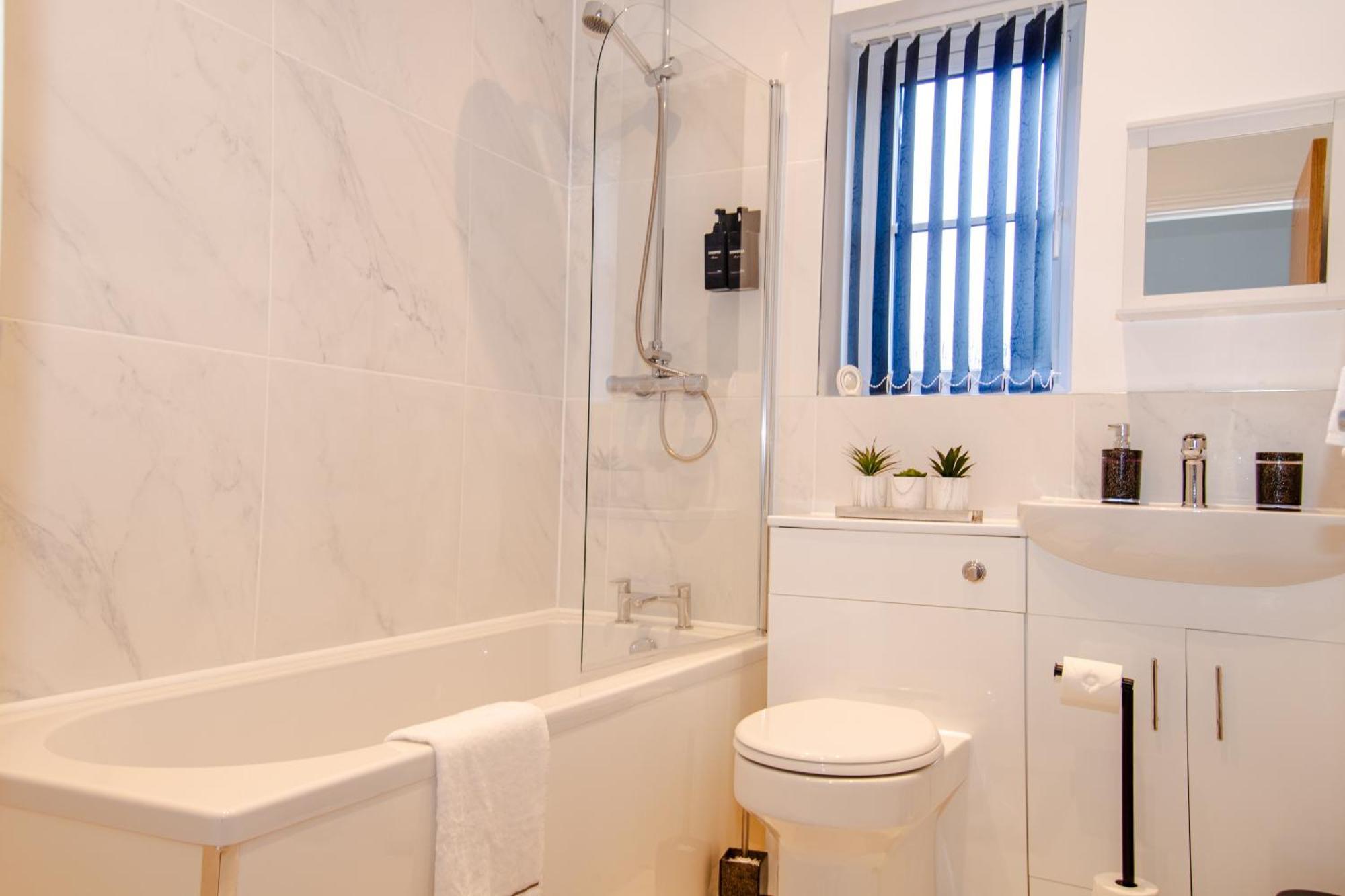 Apartment Centre - Free Parking, Business Stays, Families, Relocators Durham