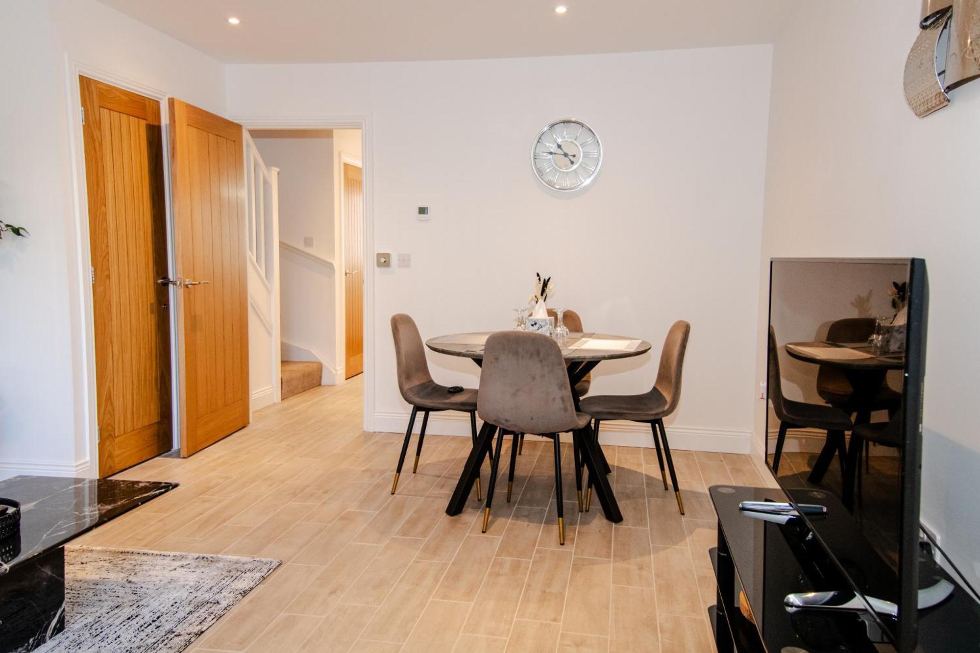 Apartment Centre - Free Parking, Business Stays, Families, Relocators