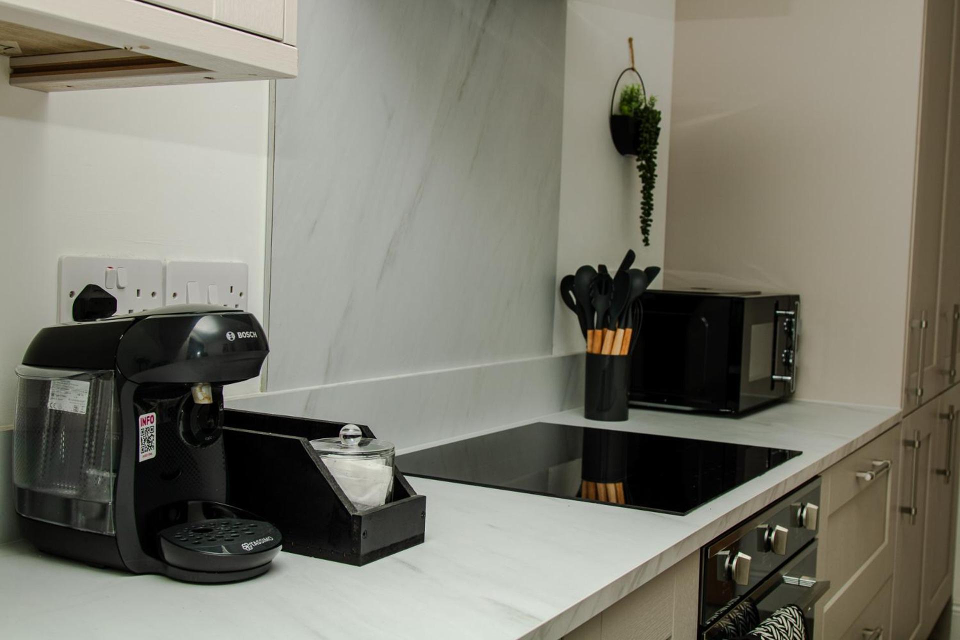 Centre - Free Parking, Business Stays, Families, Relocators *